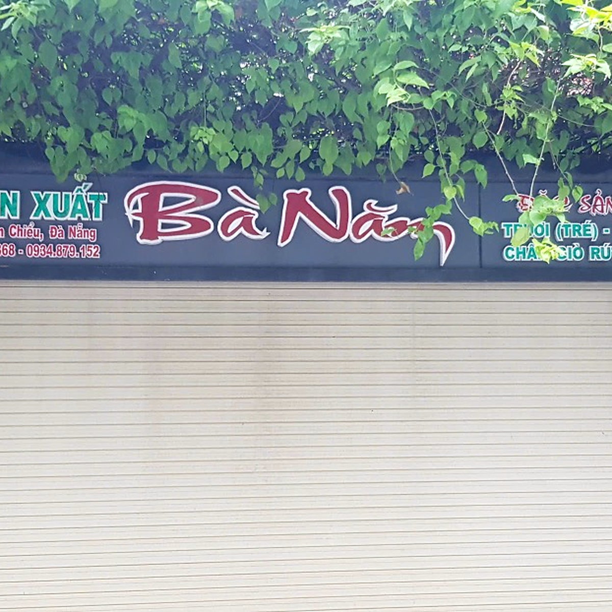 Biển hiệu Cơ sở sản xuất Bà Năm